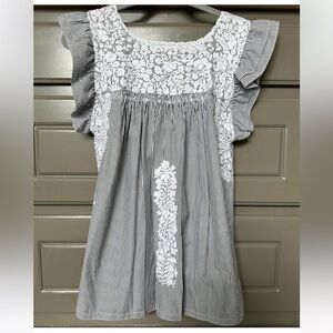 EUC Mi Golondrina grey stripe top with white embroidery size small